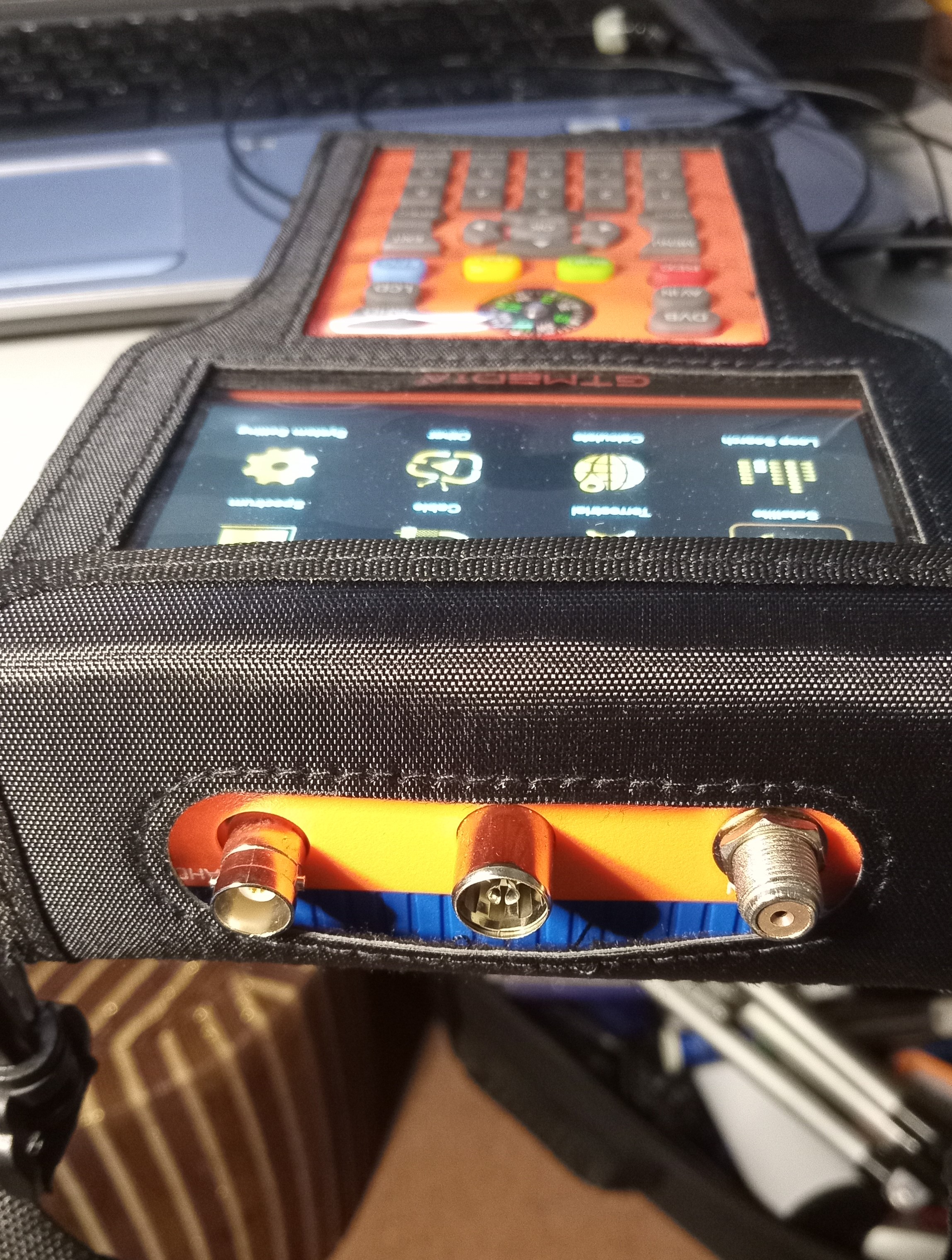  V8 Pro 2 Satellite Finder